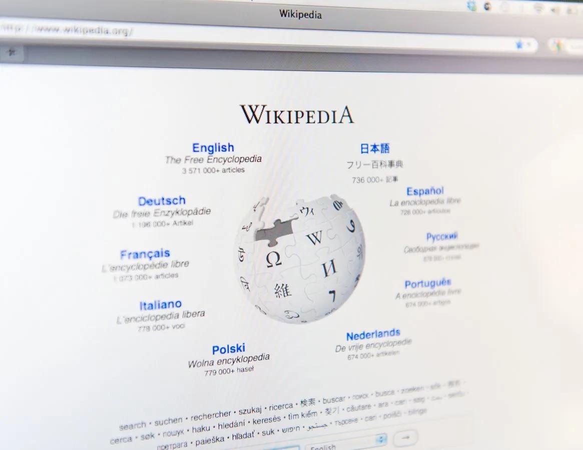 Wikipedia: Elite disinformation tool?