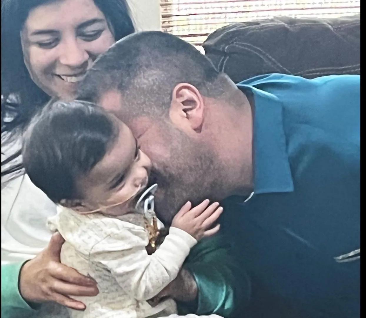 Baby Cyrus devuelto a sus padres después de investigación de Frontline News a CPS