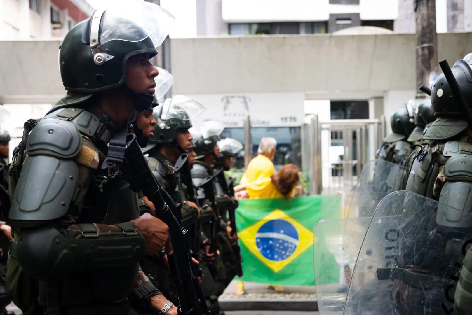 Máximo funcionario brasileño intenta suspender democracia por ‘amenaza a la democracia’