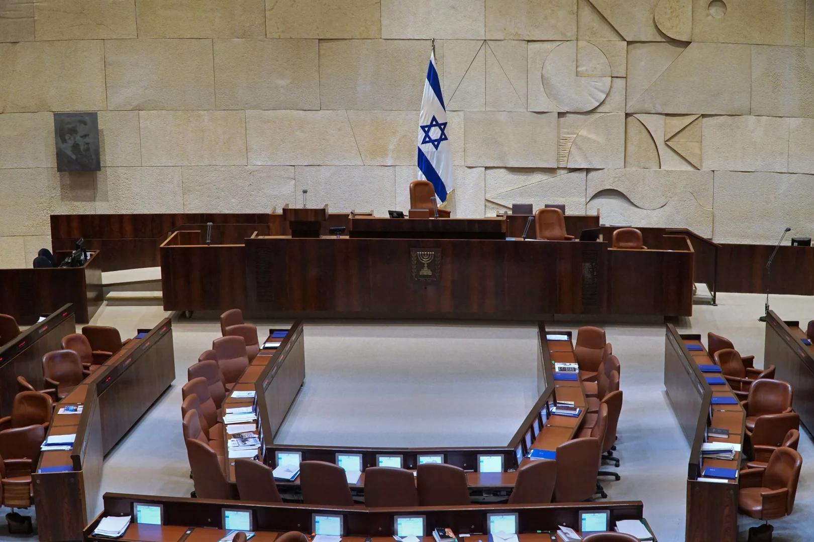 Israel estende lei autoritária da COVID apesar de não haver surto